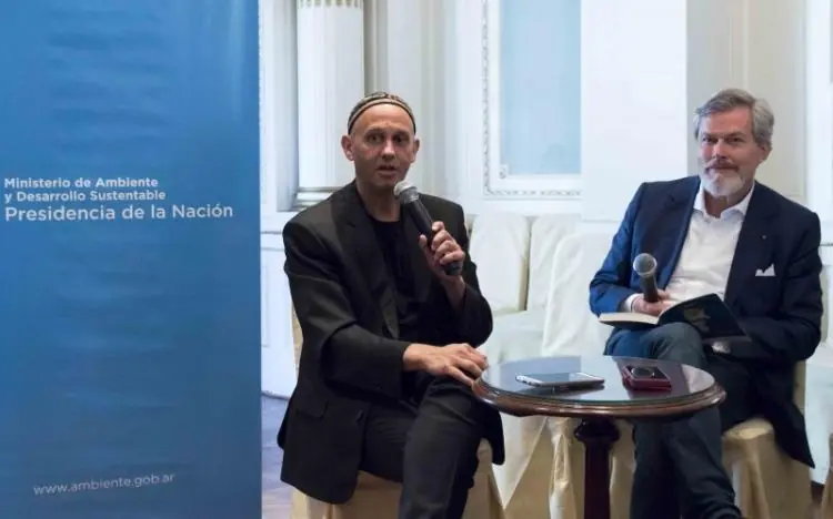 Pagó USD1 millón informe recomienda trabajo larvas y hongos