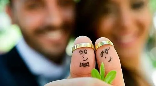¿Qué ocurre a mujeres que se casan con hombres feos?