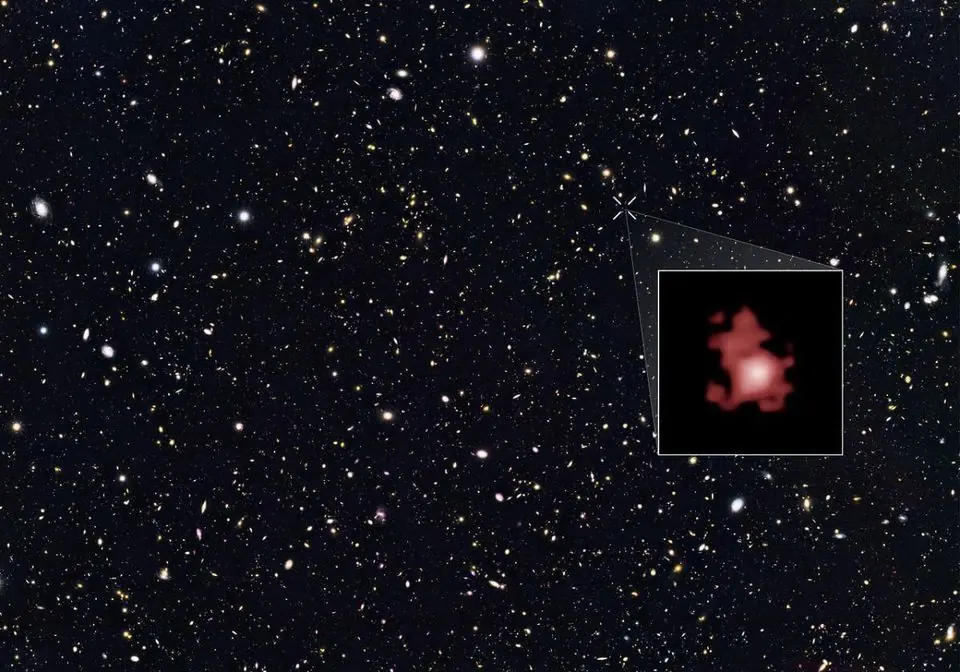 Un racimo de galaxias, a través de los ojos de Hubble. . .