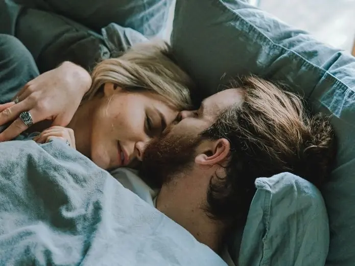 Qué significa que él se duerma después de la intimidad