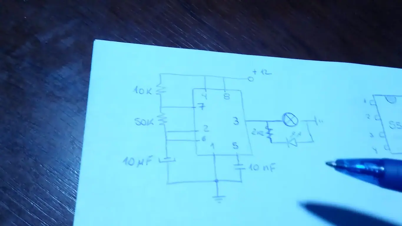 Como hacer una alarma de luces encendidas para el auto