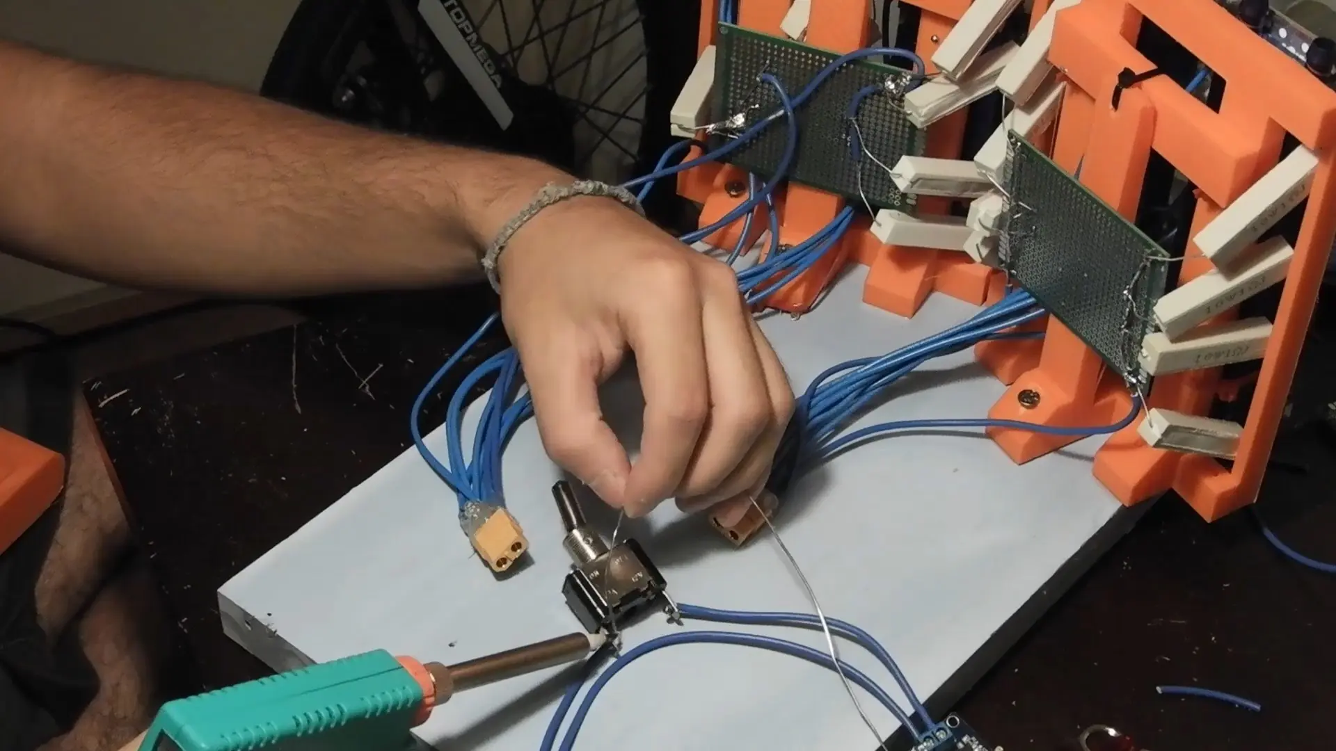 Hice una linterna LED de 1600w watercooled y te la muestro!