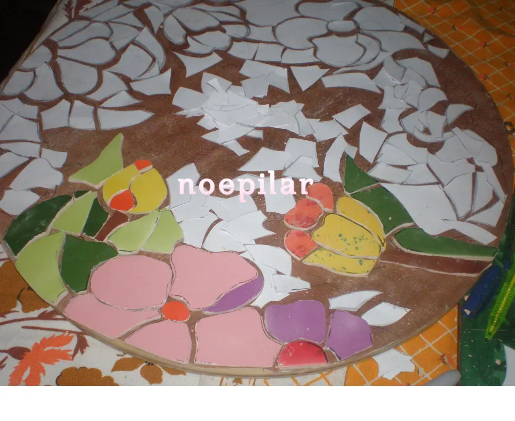 Mi mesita en mosaico