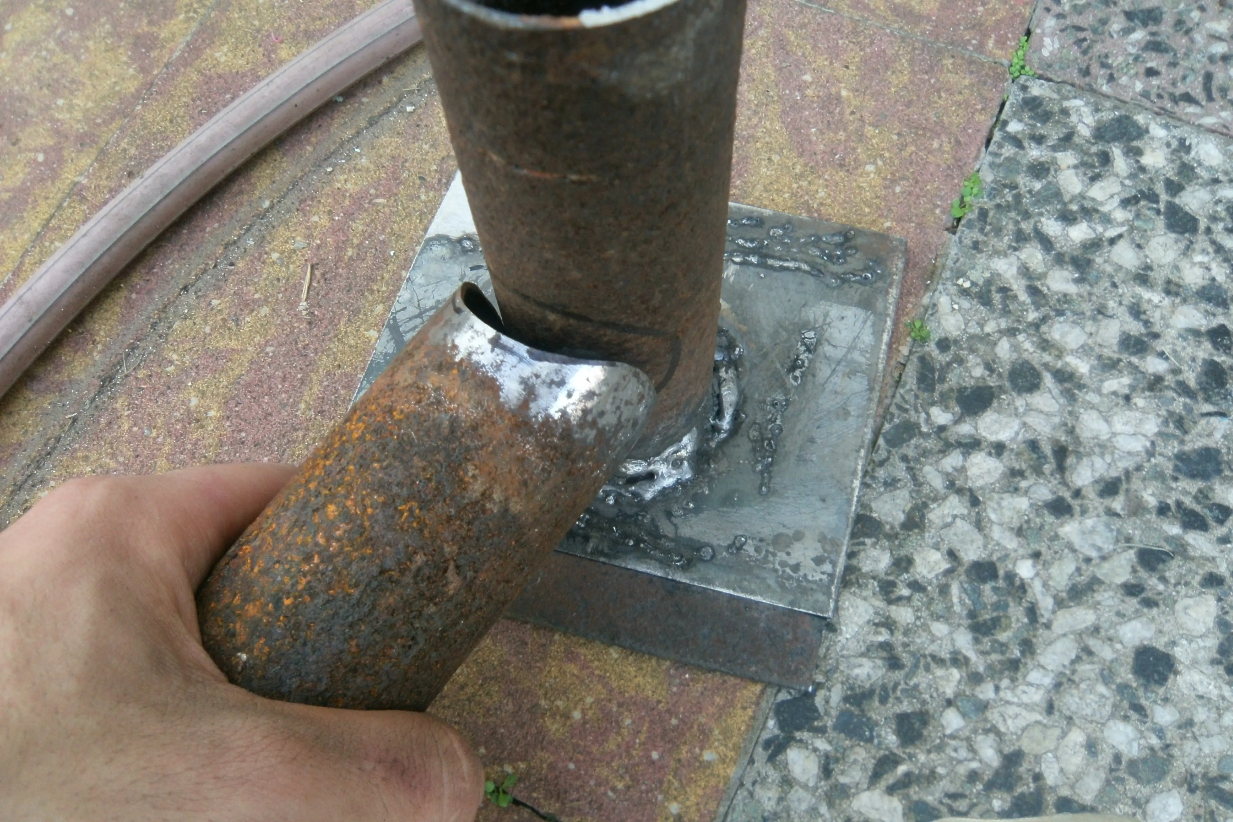 Me arme una fragua para hacer cuchillos con basura