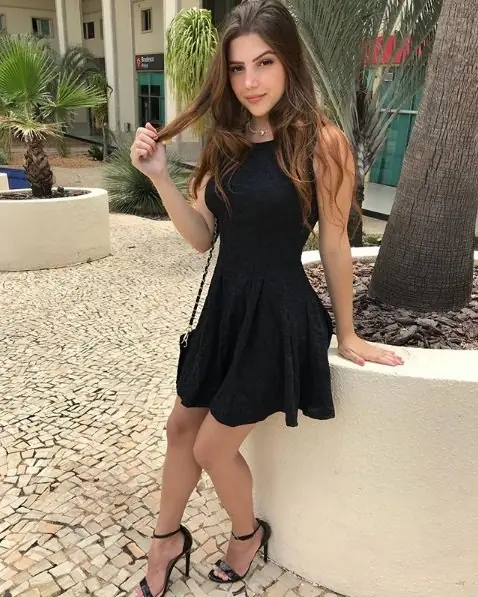 Yara Muniz, linda garota