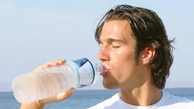 Tomo en exceso agua por un mes y esto pasó semana a semana