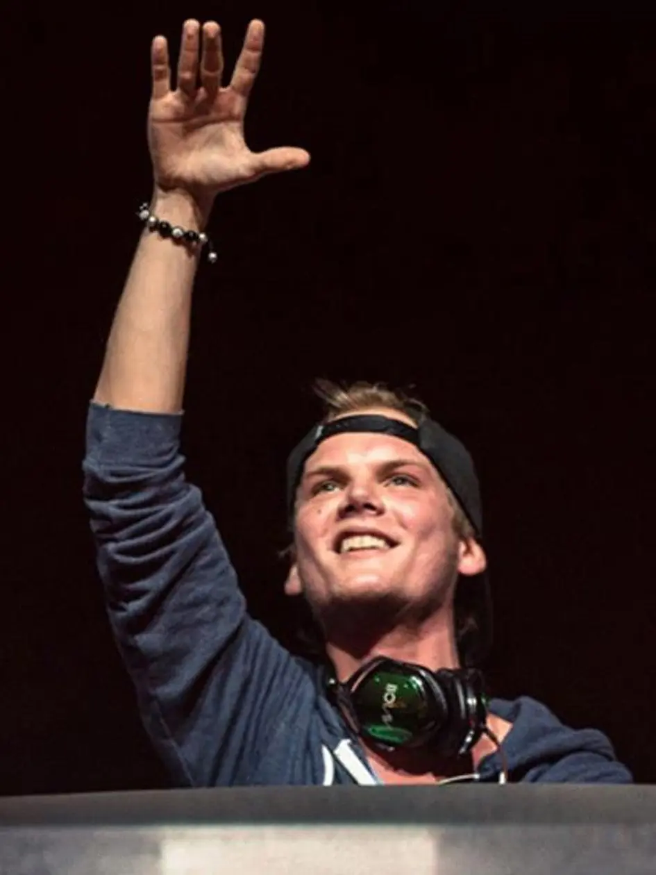 Dibuje a Avicii el pendrive