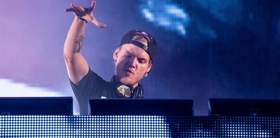 Dibuje a Avicii el pendrive