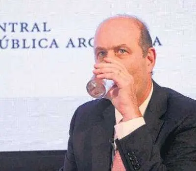 El gob salió a vender dólar futuro para calmar la crisis