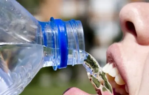 Tomo en exceso agua por un mes y esto pasó semana a semana Tomo en exceso agua por un mes y esto pasó semana a semana