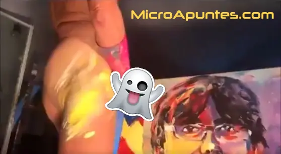 Pinta retrato de Puigdemont usando su pene