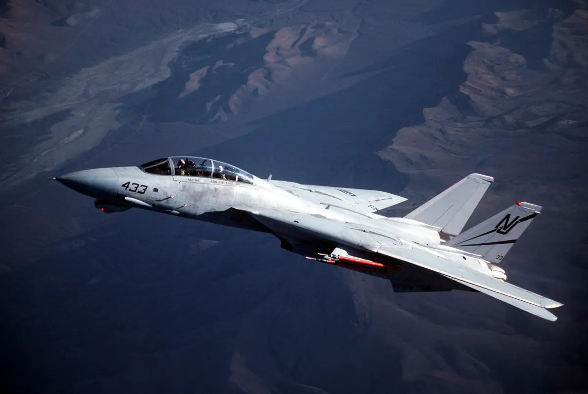 Guerra aérea: Sigilo F-22 Raptor vs. F-14 Tomcat