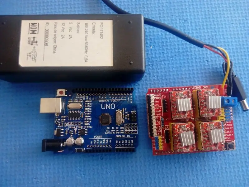 Me sobraron piezas de mi impresora 3D, hice un Router CNC