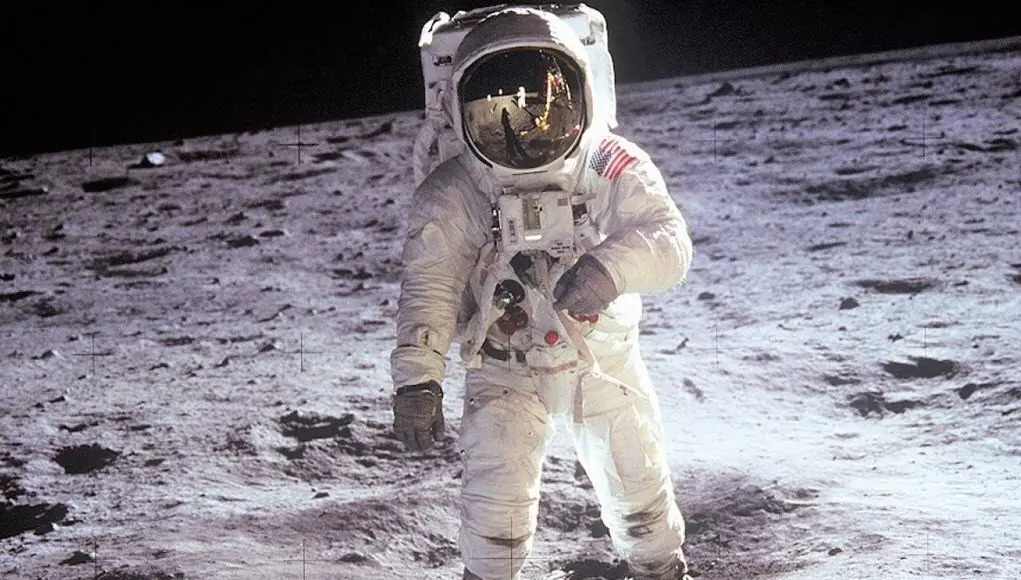 Las teorías que afirman que el hombre no llegó a la Luna