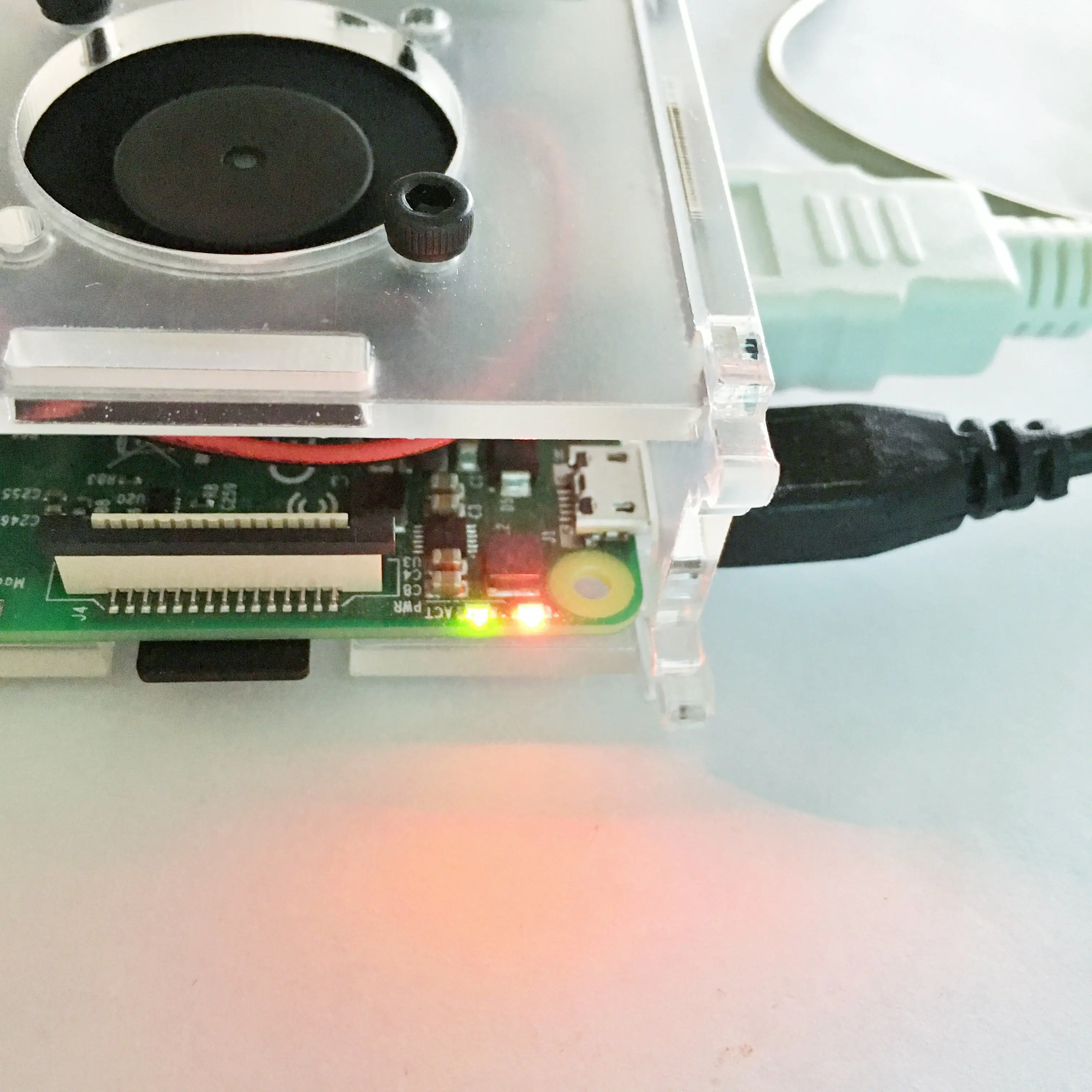 Raspberry Pi 3B Primeros pasos – Raspbian | Update & Config