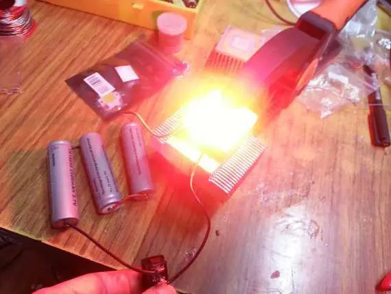 Poderosísima linterna led para hacerte vos mismo