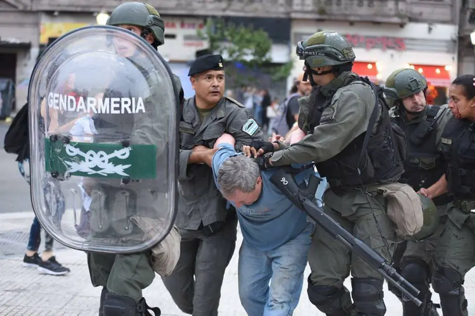 El régimen macrista denunció a 11 diputados opositores