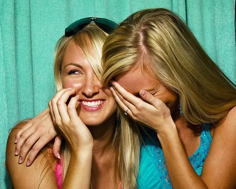 Amigo, las mujeres no te deben nada