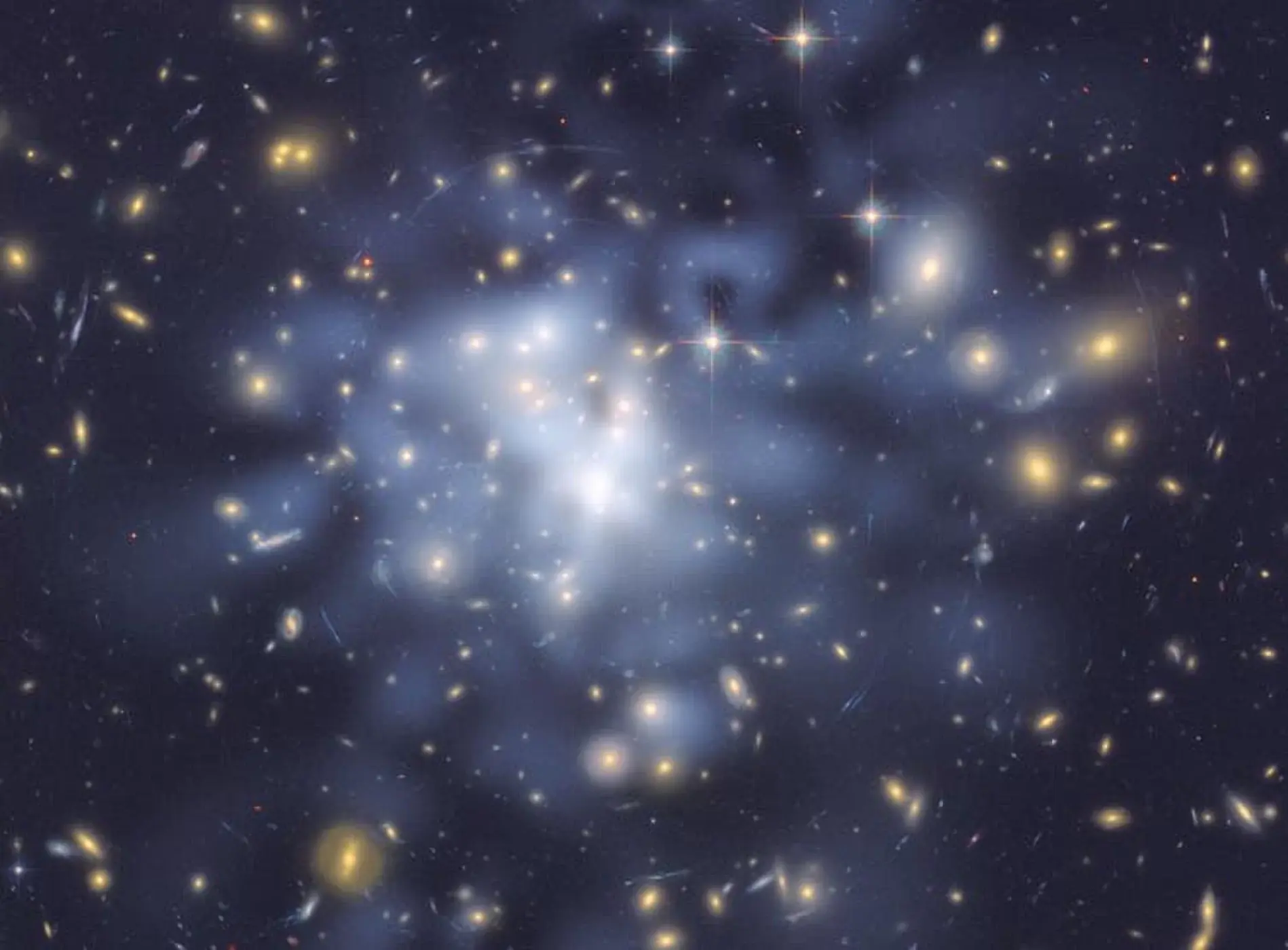 ¿La materia oscura tiene una carga eléctrica?