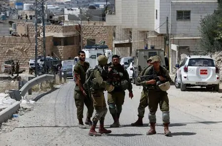 Israel dice que tropas en Cisjordania matan a palestinos