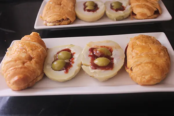 Croissants salados con patatas rellenas