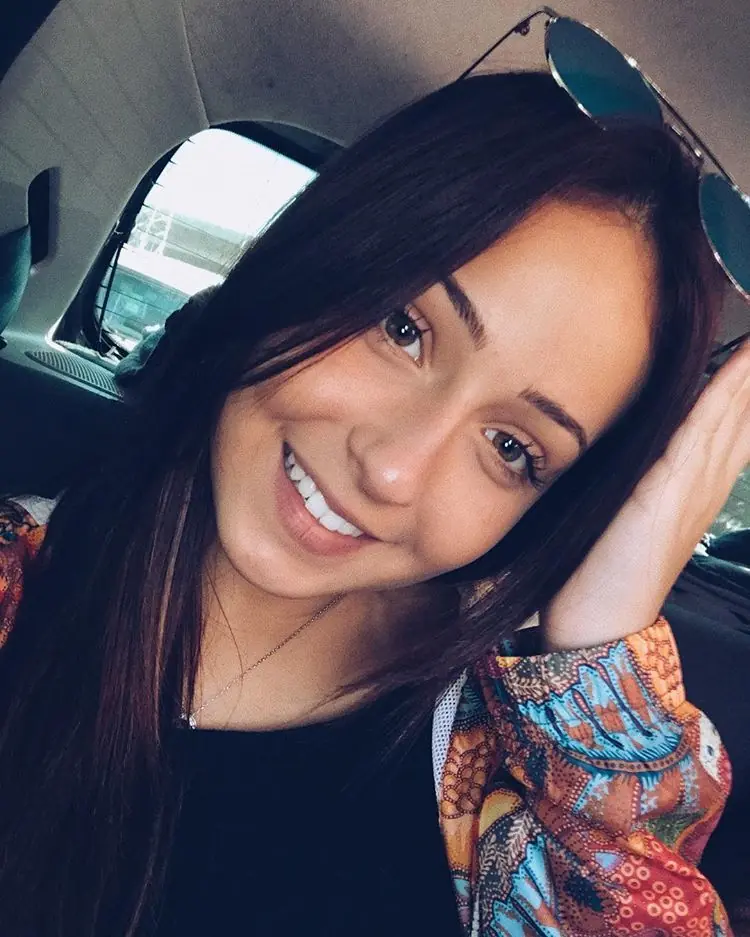 Fernanda, hermosa petisa de ojos cafe