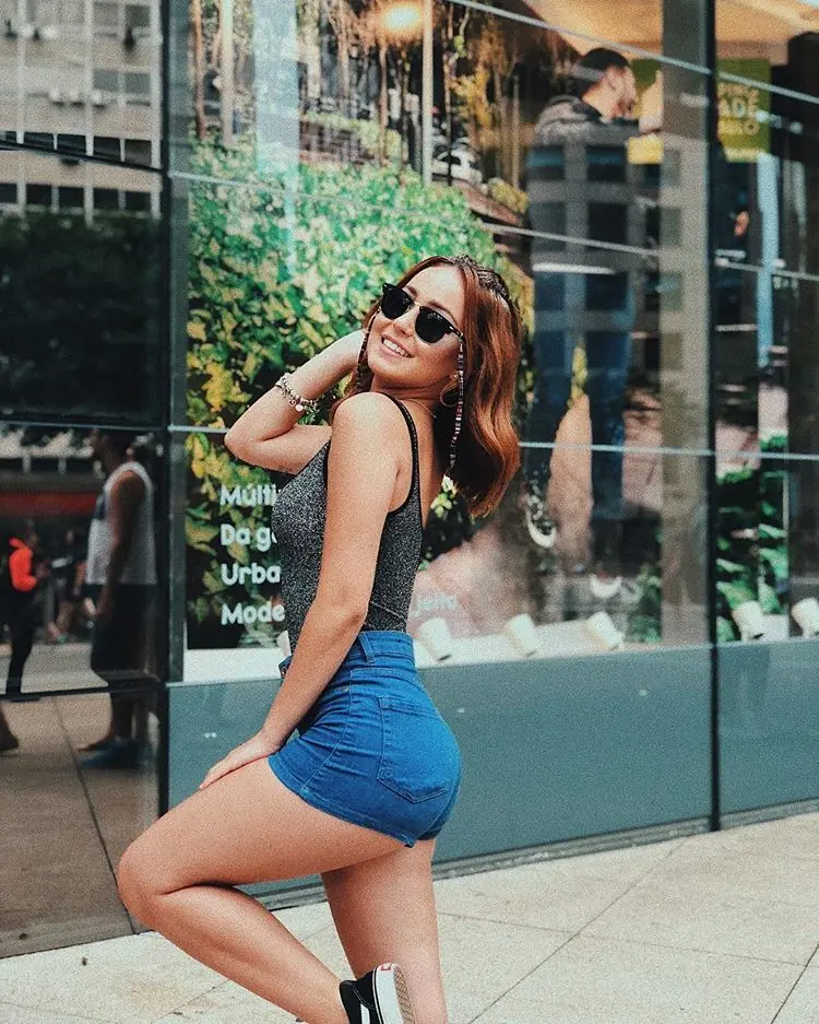 Fernanda, hermosa petisa de ojos cafe