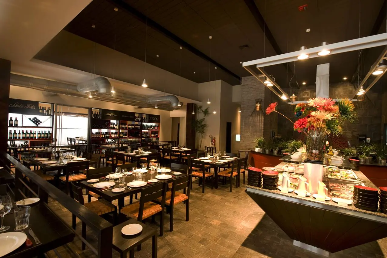 Restaurantes en México se quedan sin meseros