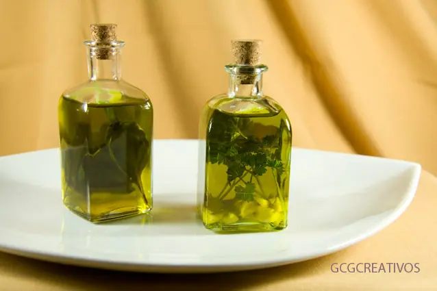 Aceite aromatizado con ajo y tomillo