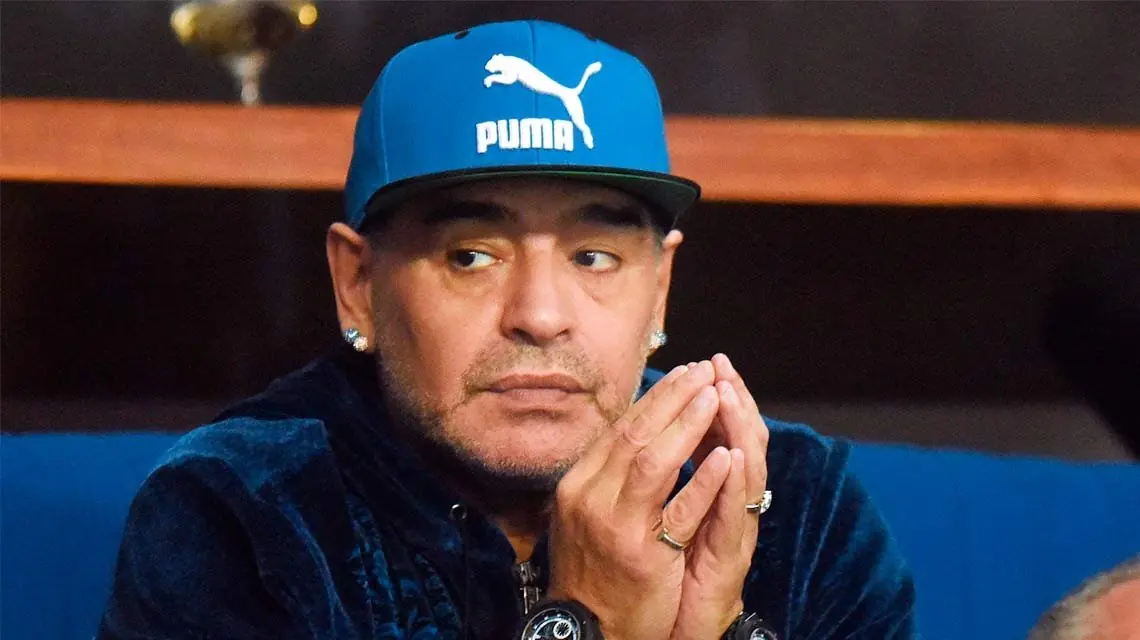 Maradona "durisimo": le cortaron el telefono por no pagarlo