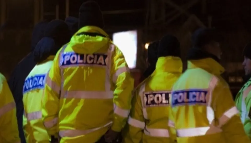 Policia Policia