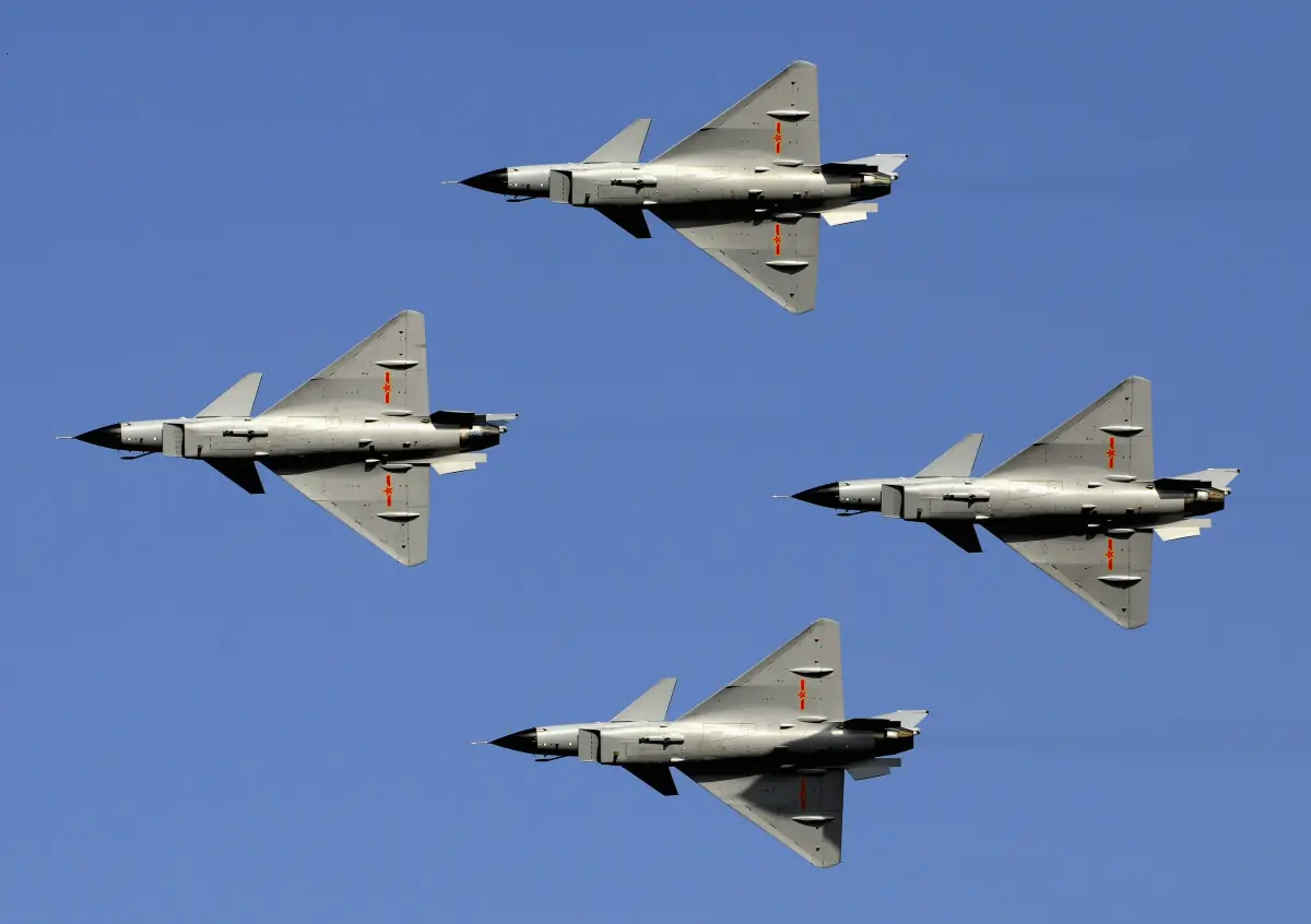 Avión de combate J-10 de China: