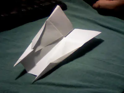 Aviones de papel, 12 modelos de diseño propio.
