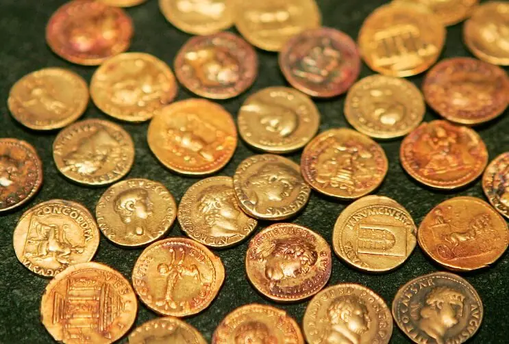 piezas de oro