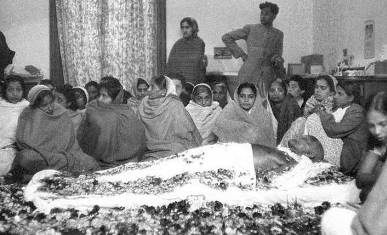 Impresionante: Ghandi perdonó a su asesino