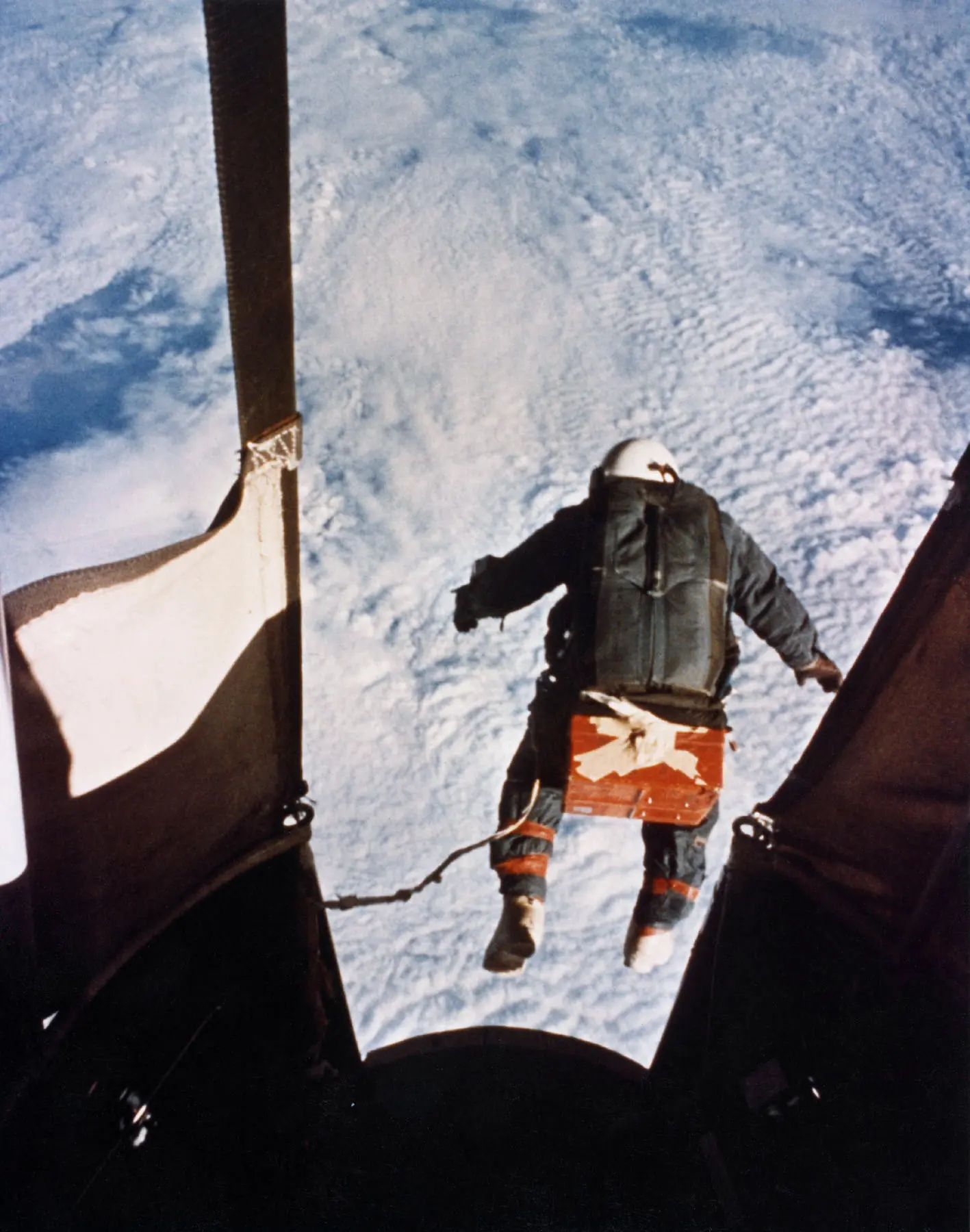 Joseph Kittinger Salto desde 31km en Paracaidas 16/08/60