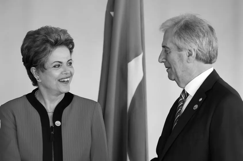 Dirigentes del FA reclaman que el Mercosur suspenda a Brasil