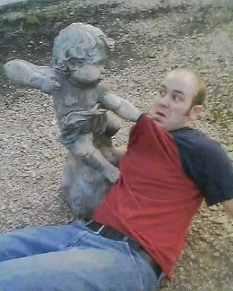 Cuando las estatuas cobran vida en los mejores momentos...
