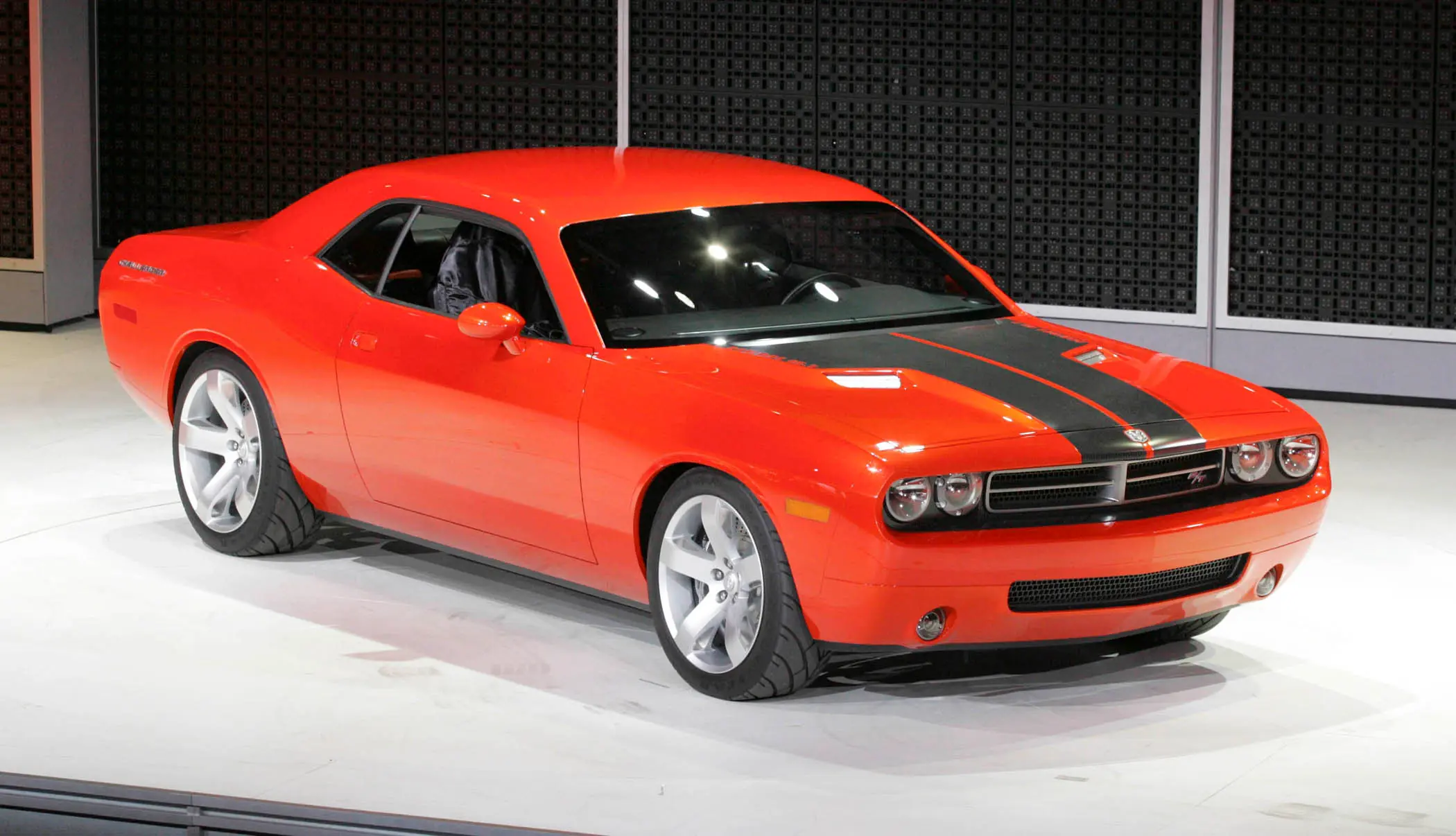+5 si te gusta el dodge challenger