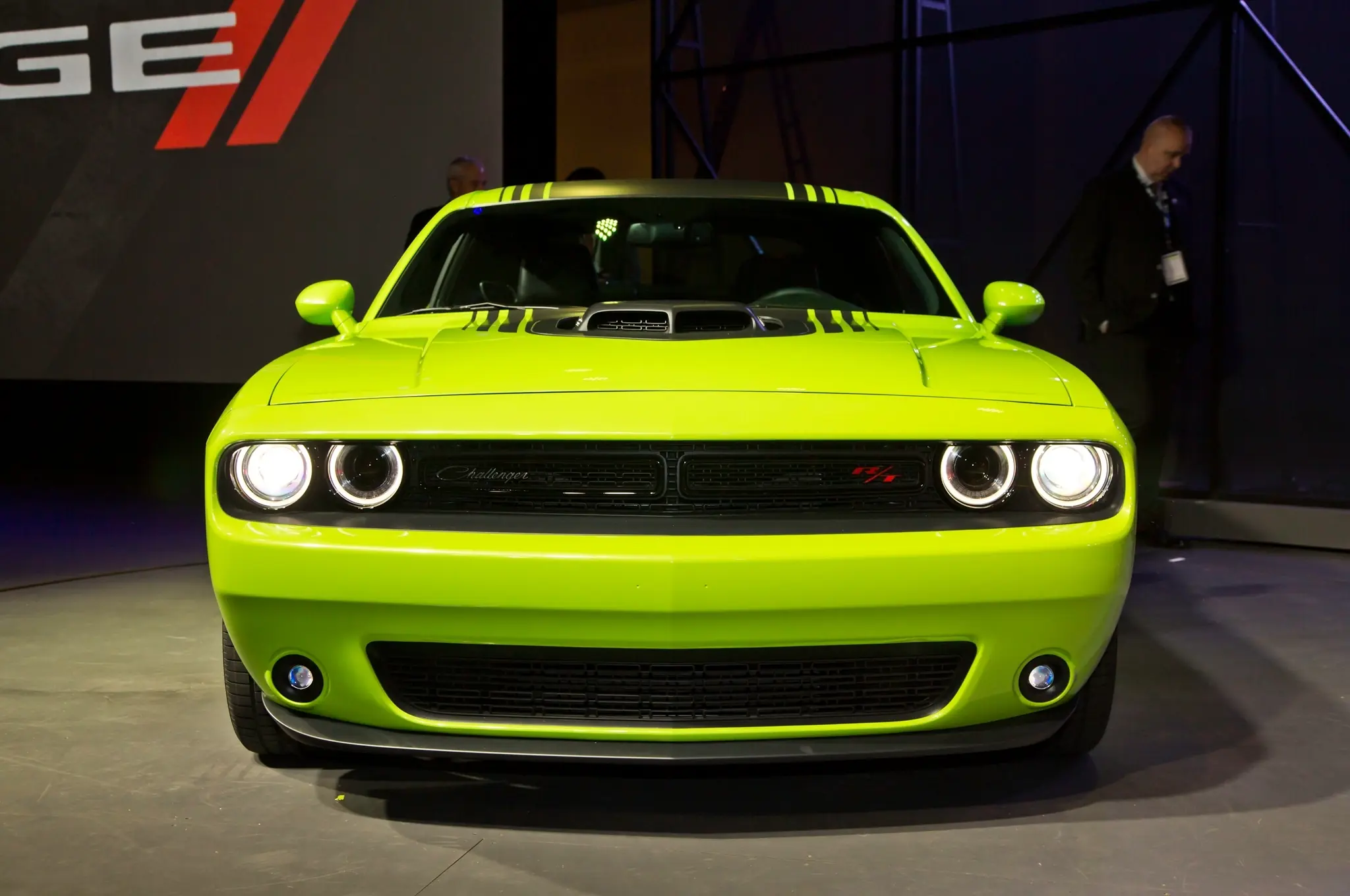 +5 si te gusta el dodge challenger