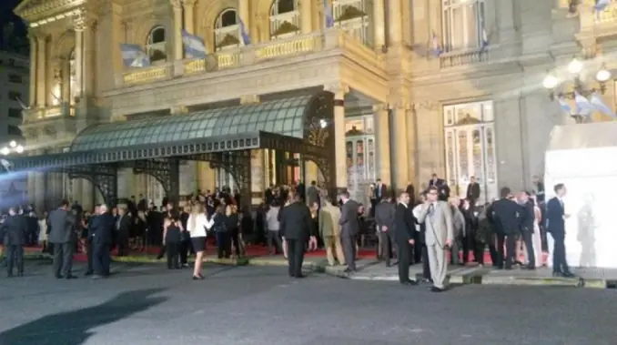 1er día y ya le estamos pagando las fiestas a Macri...