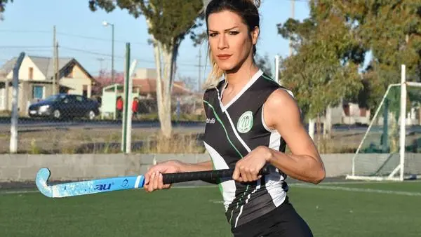 Hombre Trans podrá jugar Hockey Femenino