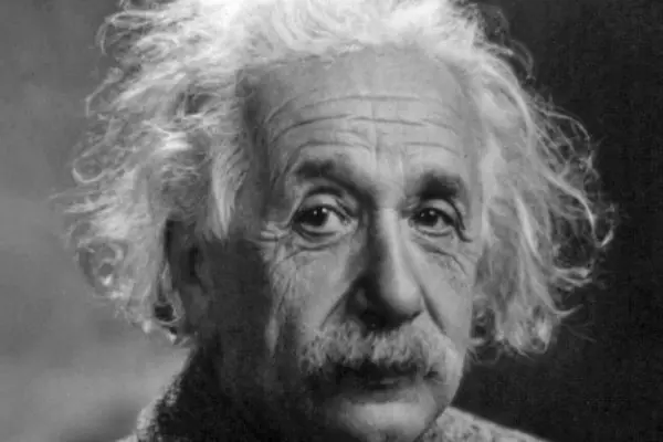 35 frases geniales de Einstein para reflexionar
