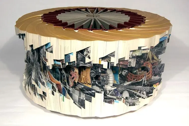 Cirujano de libros, los talla con instrumentos de cirugía