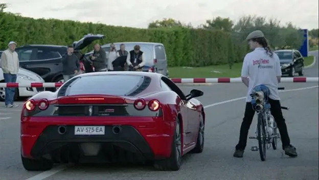 Carrera: Ferrari vs Bicicleta