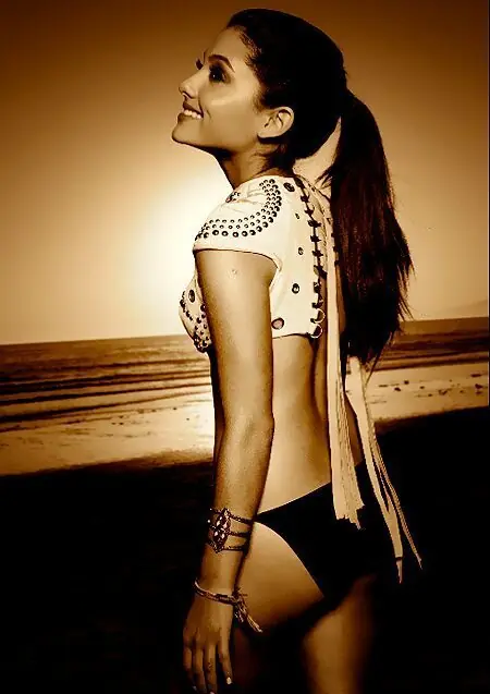 Ariana Grande linda flaquita + YAPA
