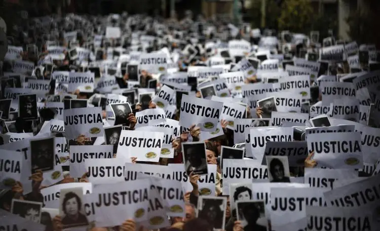 familiares de AMIA estan preocupados por despidos