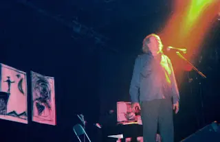 Enrique Symns en acción. Reseña de Invitación al Abismo e