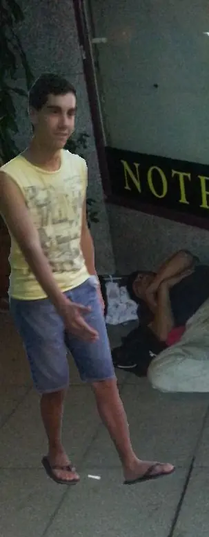 Encontré a una persona tirada en la calle, llamaron al SAME