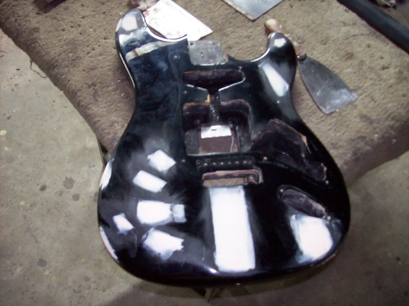 jugando al luthier, pinte mi guitarra (resubido)